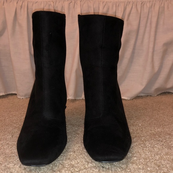 Lulus size 10 black suede booties - Picture 3 of 3